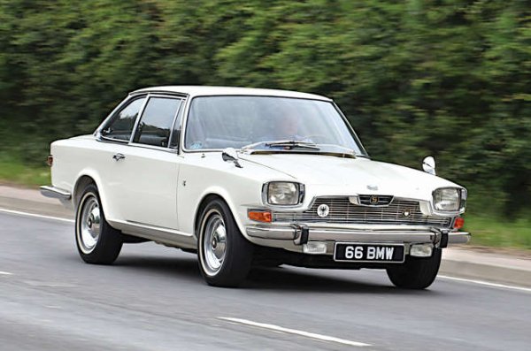 Както ще стане ясно по-късно, компанията Glas, първоначално фирма за селскостопански машини, е друг производител на микроавтомобили, които продава като Goggomobil. Но използва собственото си име за няколко много по-големи и в много случаи доста спортни коли, включително 2,6-литровото V8 купе, показано тук.

BMW купува Glas през 1966 г. и по същество го затвара, поглъщайки неговите технологии и персонал. V8 обаче оцелява малко по-дълго -  по-голям двигател и известен като BMW-Glas 3000 V8.